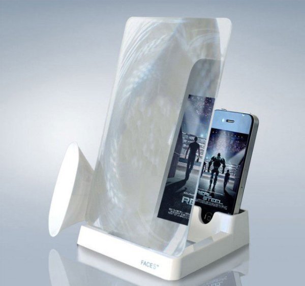 Mini-Cinema-Iphone-4-4S-projector-gadgets-1
